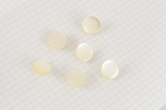 Round Flat Buttons, Pearlescent Cream, 16.25mm (pack of 6)