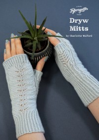 Fyberspates - Dryw - Mitts by Charlotte Walford in Scrumptious 4 Ply (downloadable PDF)