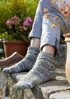 Regia - Socks with Honeycomb Pattern in Regia 4 Ply (downloadable PDF)