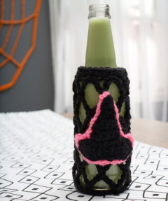 Red Heart - Witch Hat Drink Cozy in Super Saver (downloadable PDF)