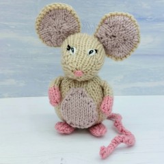 Wee Woolly Wonderfuls Knitted Mabel the Mouse in Stylecraft Special Aran (leaflet)