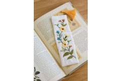 Anchor - Linen Bookmark - Spring Flowers (Embroidery Kit)