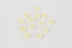 Round Pearlescent Buttons, Rimmed, Cream, 11.25mm (pack of 13)