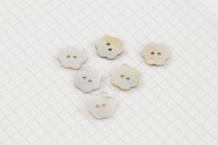 Rustic Flower Buttons, Mother of Pearl, Natural, 15mm (pack of 6)