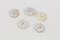 Rustic Flower Buttons, Mother of Pearl, Natural, 17.5mm (pack of 5)